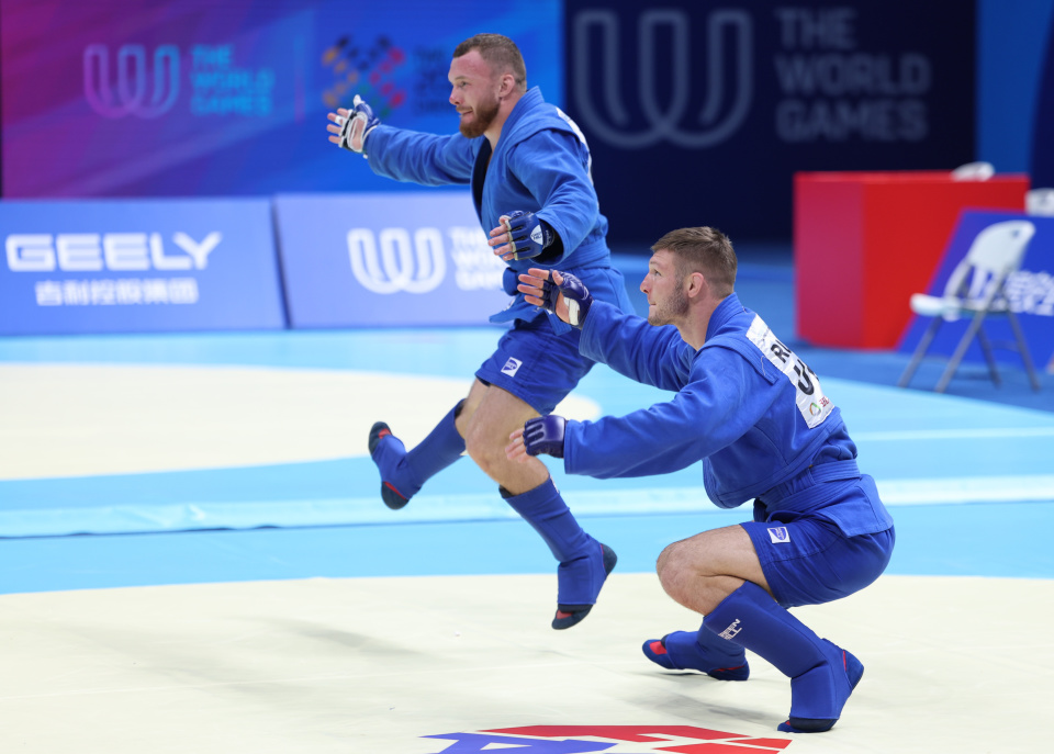 颁奖仪式上, inews, OM